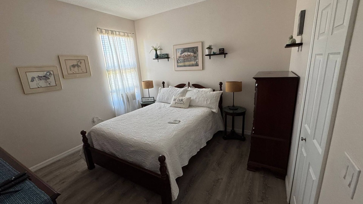 Plymouth House | Charming 2-bedroom apartment in house with AC, WiFi included