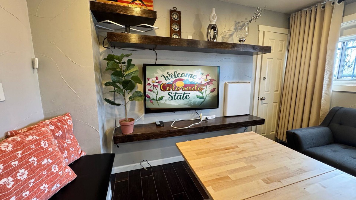 Virginia Village Apartment | Charming 2-bedroom apartment with AC, WiFi Near Cherry Creek, Denver