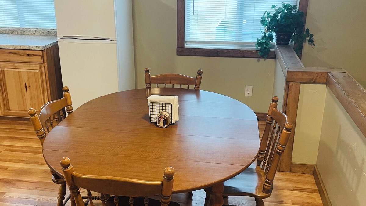 Eureka Apartment | Charming 2-bedroom apartment in terrific Eureka with WiFi