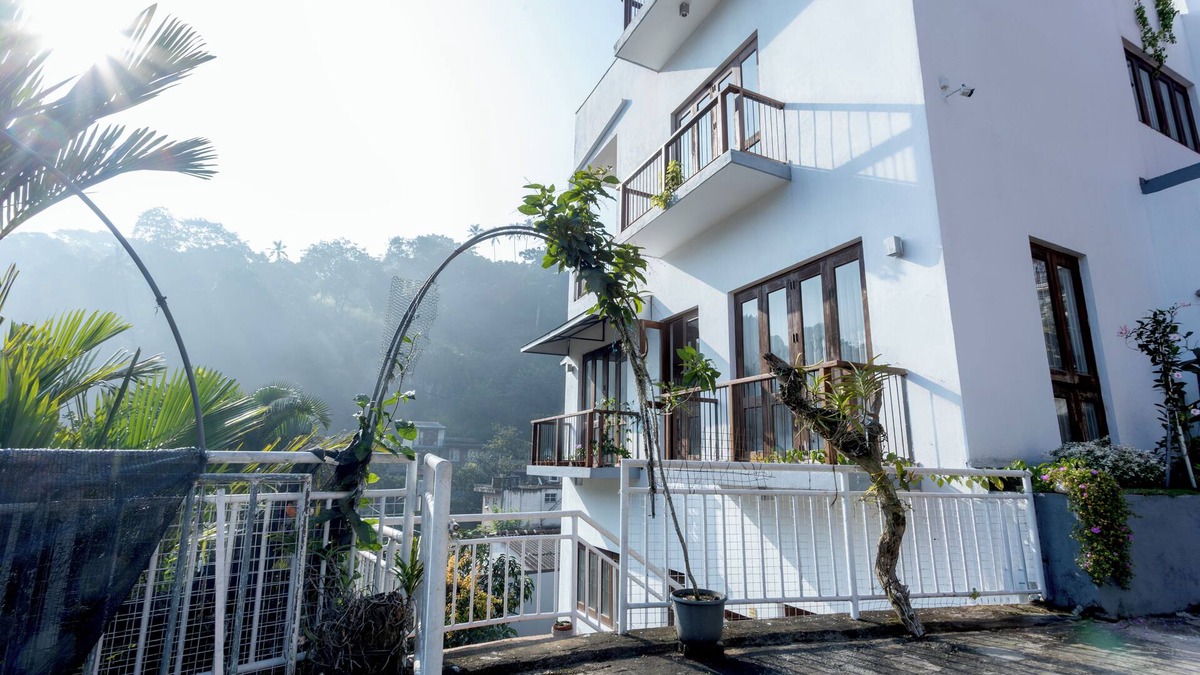 Kandy Apartment | Charming 2-bedroom apartment with AC, WiFi - 10mins Walk to Kandy Lake & Temple