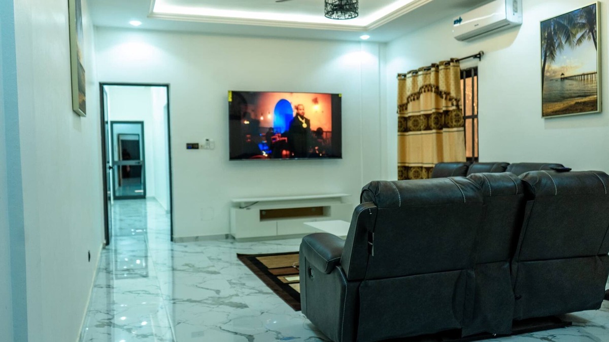 Bouvet Island Apartment | Charming 2-bedroom apartment with AC, WiFi along with security agent in Lome.