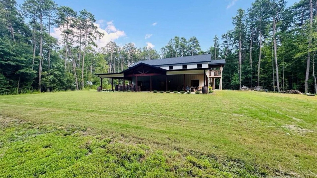 Cabarrus County House | Charming 2-bedroom barn with WiFi, AC in awesome Midland