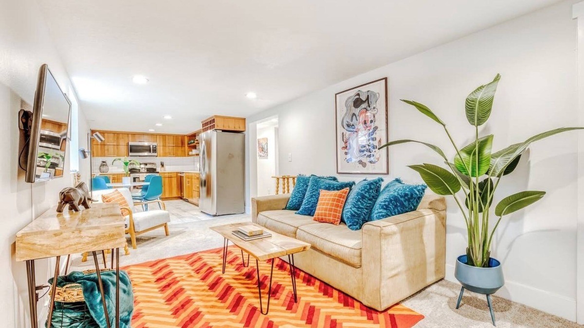 Sellwood-Moreland Apartment | Charming 2-bedroom basement suite with AC, WiFi in beautiful Sellwood, Portland