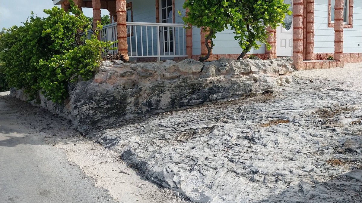 Staniel Cay House | Charming 2-Bedroom House in Tranquil Staniel Cay near Thunderball Grotto