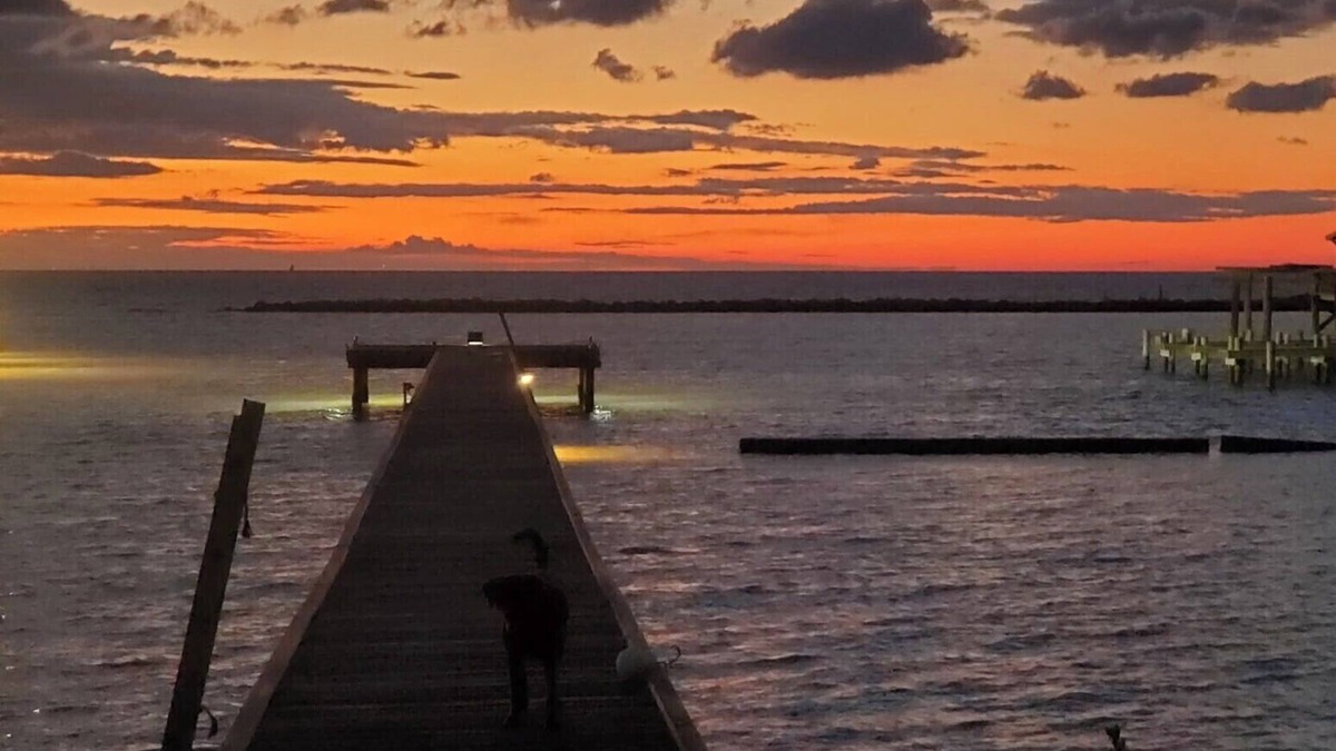 Grand Isle House | Charming 2-bedroom Camp with Private Pier
