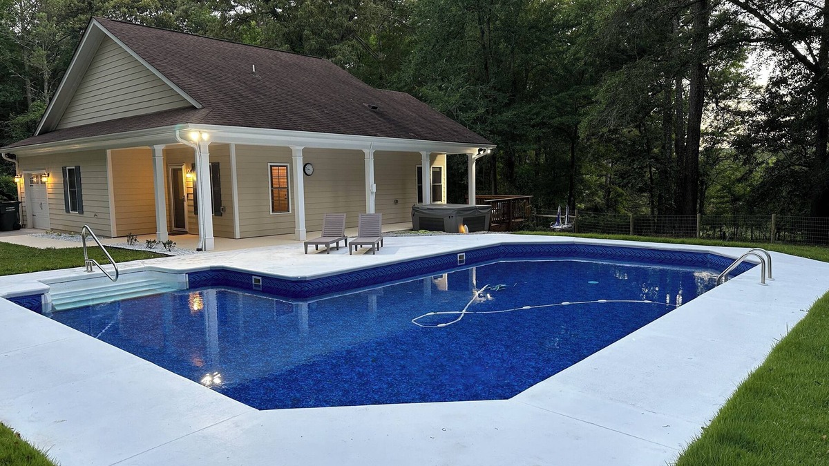 Loganville Cottage | Charming 2-bedroom Cottage in lovely Loganville with Private Pool and Hot Tub