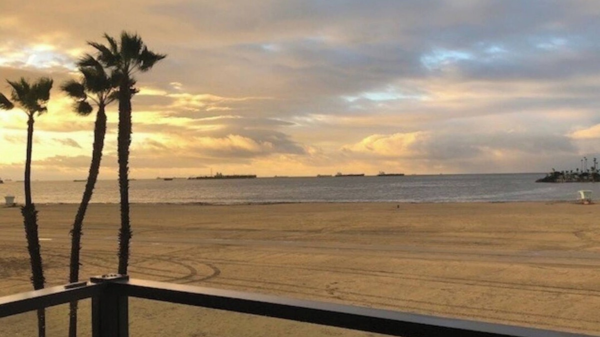 Bluff Park Condo | Charming 2-bedroom condo in delightful Long Beach with AC, WiFi