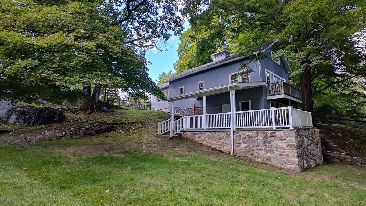 New Canaan Cottage | Charming 2 Bedroom Cottage in Peaceful New Canaan - Pet Friendly!