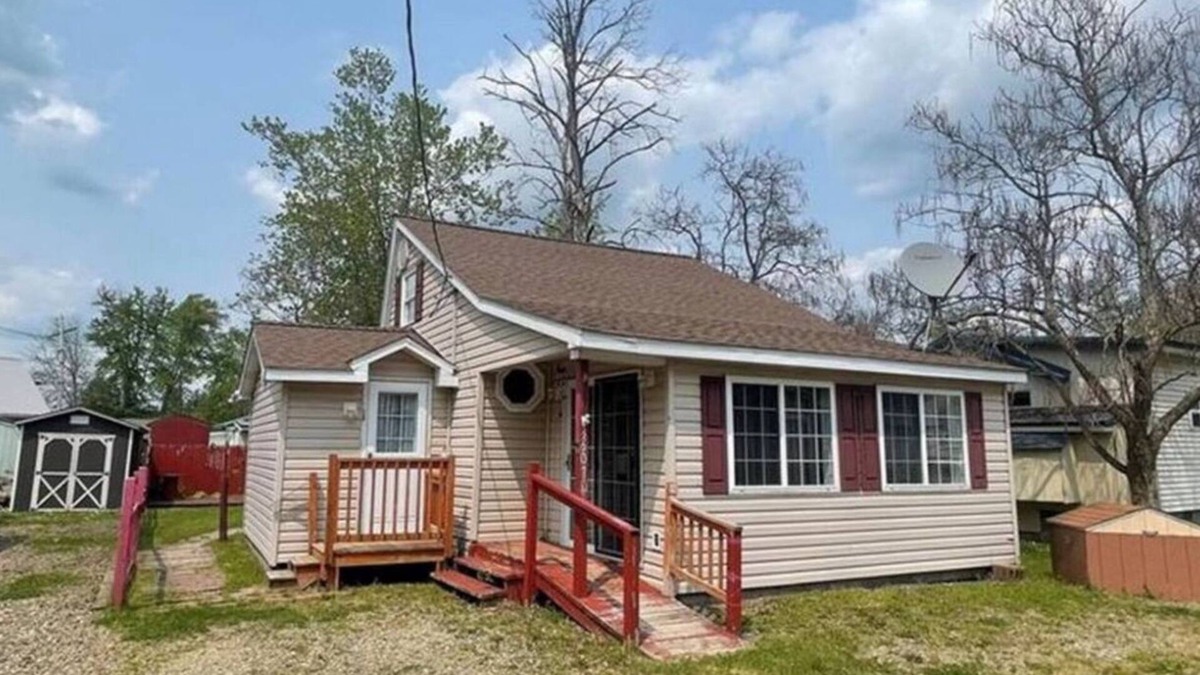 Canadohta Lake Cottage | Charming 2-bedroom cottage at Canadohta Lake with WiFi