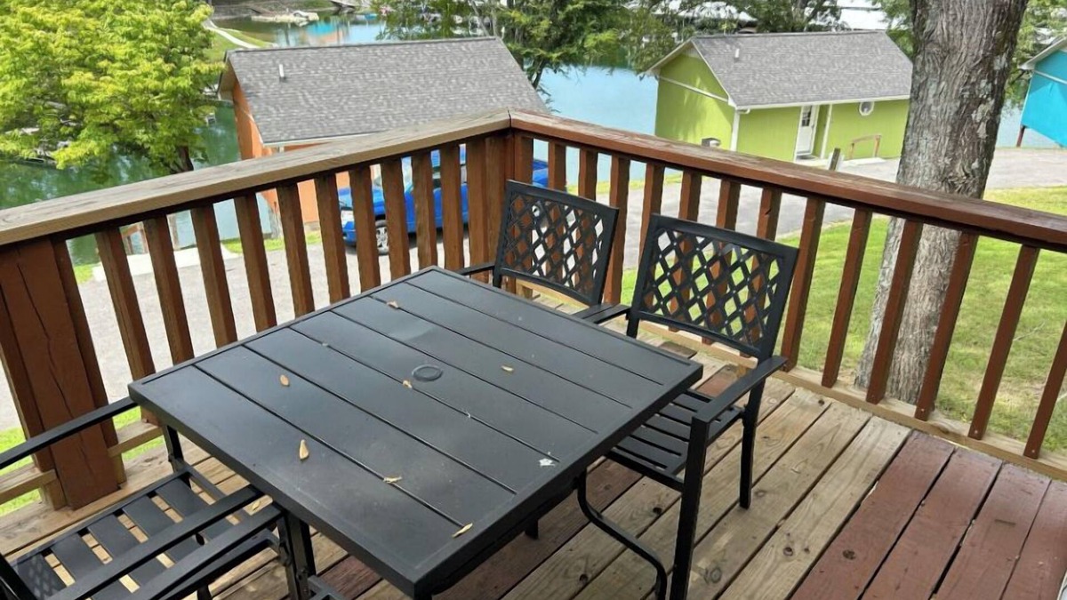 Winchester Cabin | Charming 2-bedroom cabin with WiFi, AC in Winchester