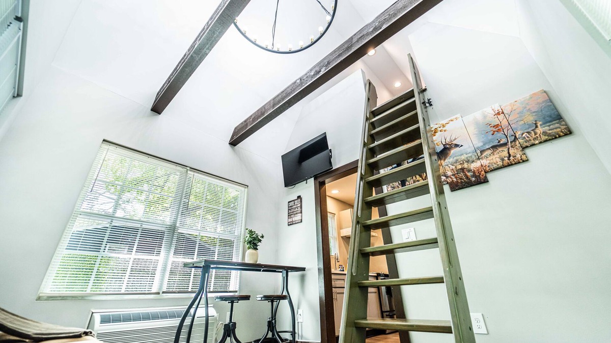 Charlotte Cabin | Charming 2-bedroom cabin close to Uptown Charlotte!