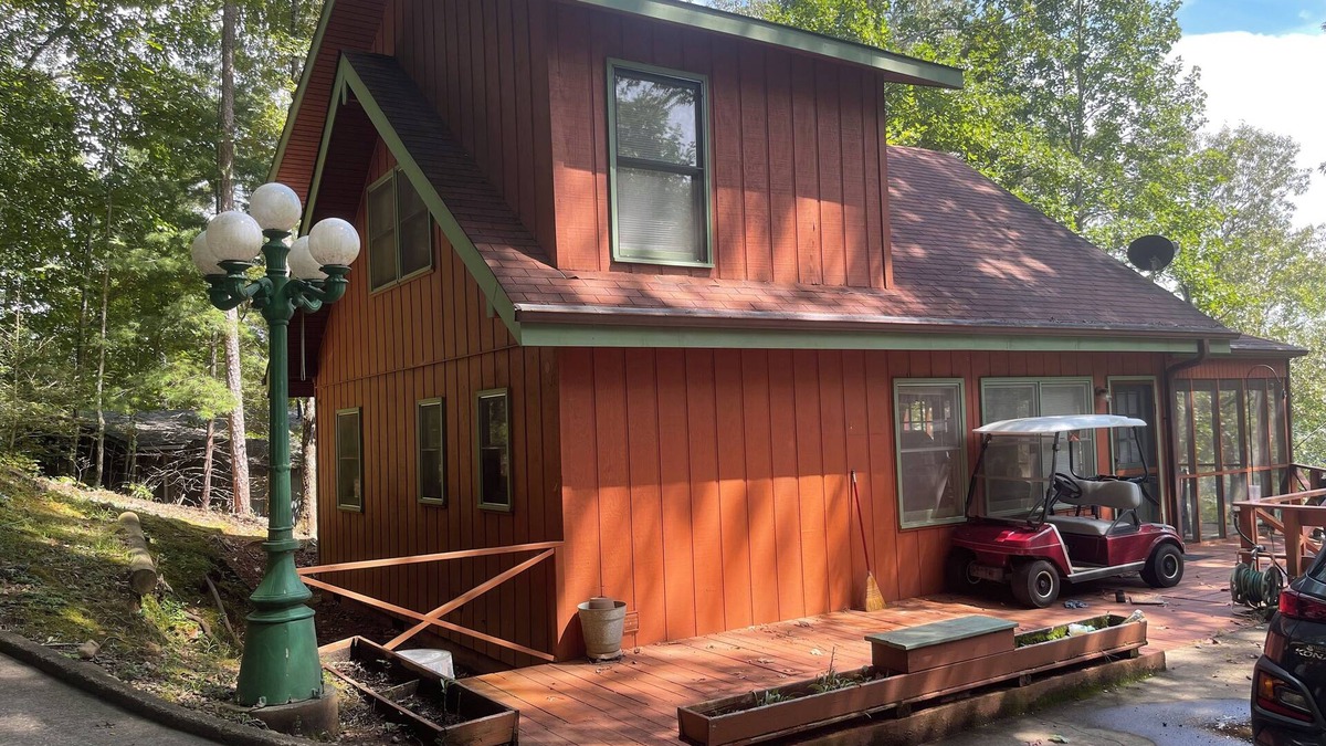 Unaka Cabin | Charming 2-bedroom cabin with WiFi in the the Smokey Mountains
