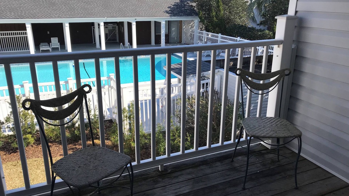 Shalimar Condo | Charming 2-bedroom condo w/AC Shalimar's best kept secret - Walk to sunset