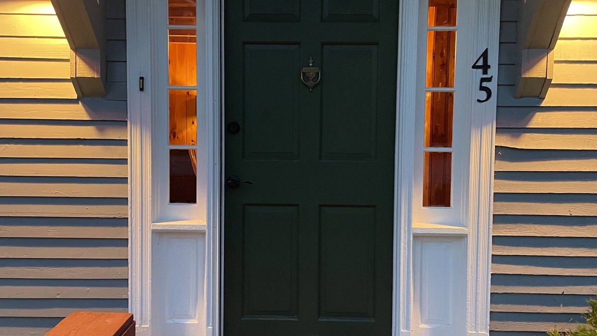 Alburg Cottage | Charming 2-bedroom cottage with AC and WiFi nestled in a peaceful setting~n