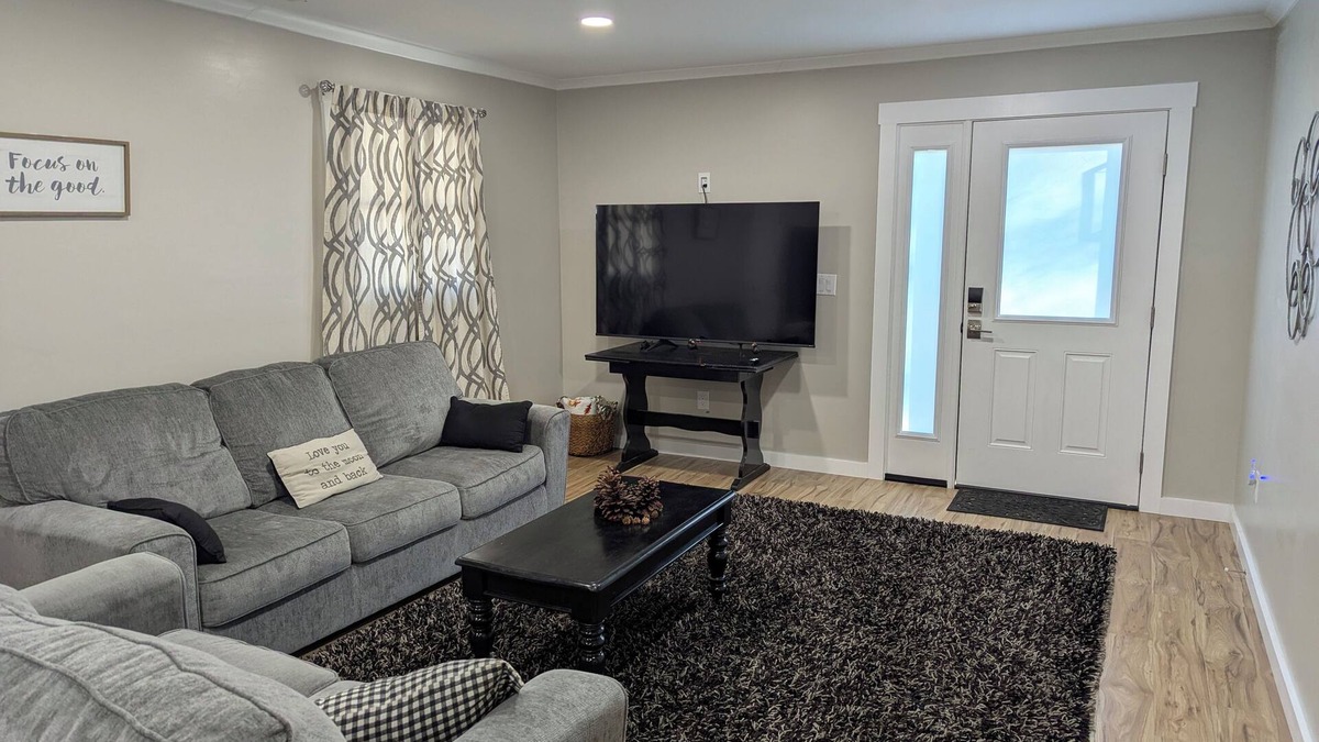 Camden Cottage | Charming 2-bedroom cottage with AC, WiFi in lovely Camden