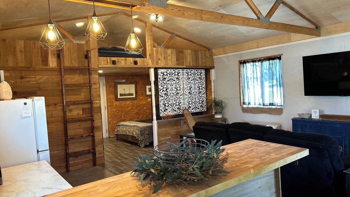 Dexter Cottage | Charming 2-bedroom cottage in Dexter with AC, WiFi. Enjoy your stay