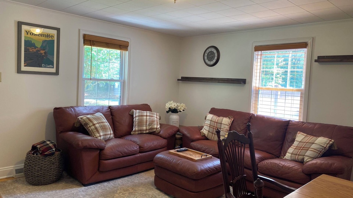 Durham Cottage | Charming 2-bedroom cottage located on a beautiful property. AC, Wifi, & laundry