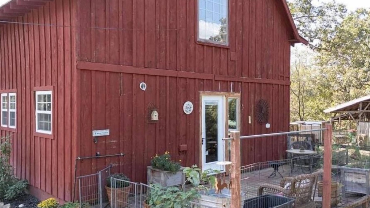 Waldron Other | Charming 2-bedroom farmhouse with WiFi, AC in gorgeous Waldron.