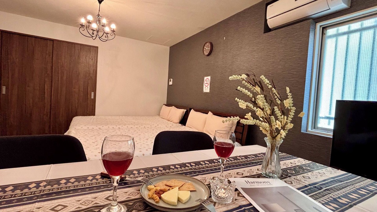 Sennichimae House | Charming 2-bedroom house in lovely Osaka nAccommodates up to 10 people