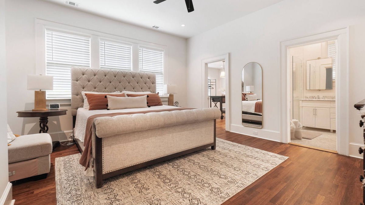 Montgomery House | Charming 2-Bedroom Home King Suite + Chef Kitchen