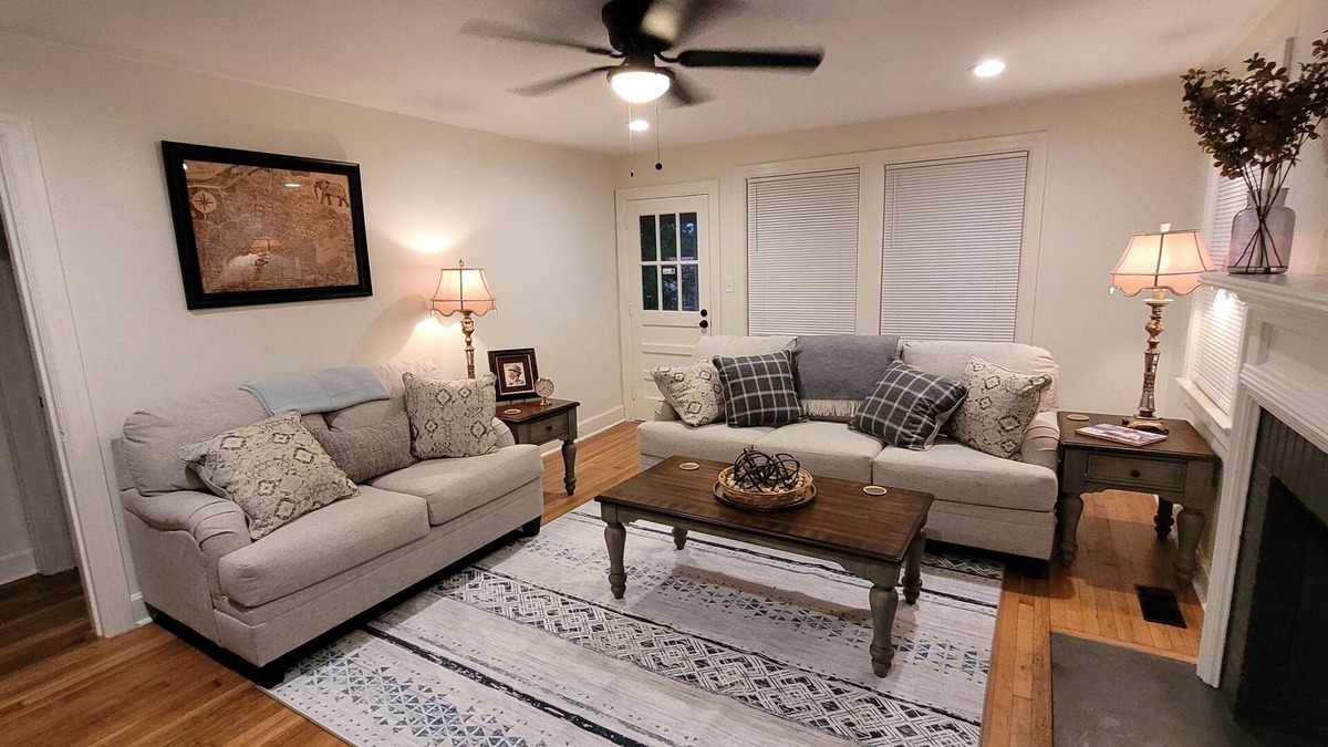 Tuscaloosa House | Charming 2-bedroom home in Tuscaloosa close to University of Alabama Campus.