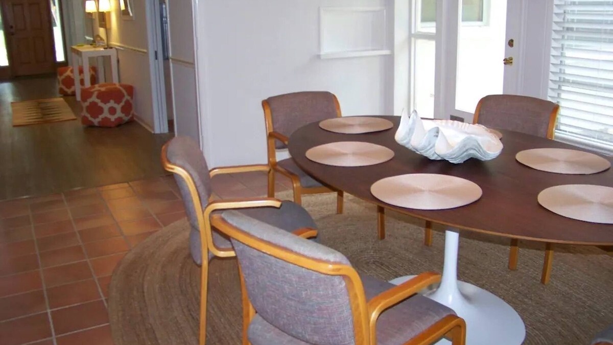 Central Beach House | Charming 2-bedroom house with AC, WiFi in peaceful Vero Beach