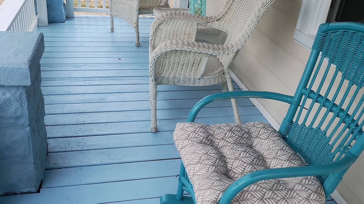 Old Brooklyn House | Charming 2-bedroom house, pet friendly w/private parking and yard in Clevelan