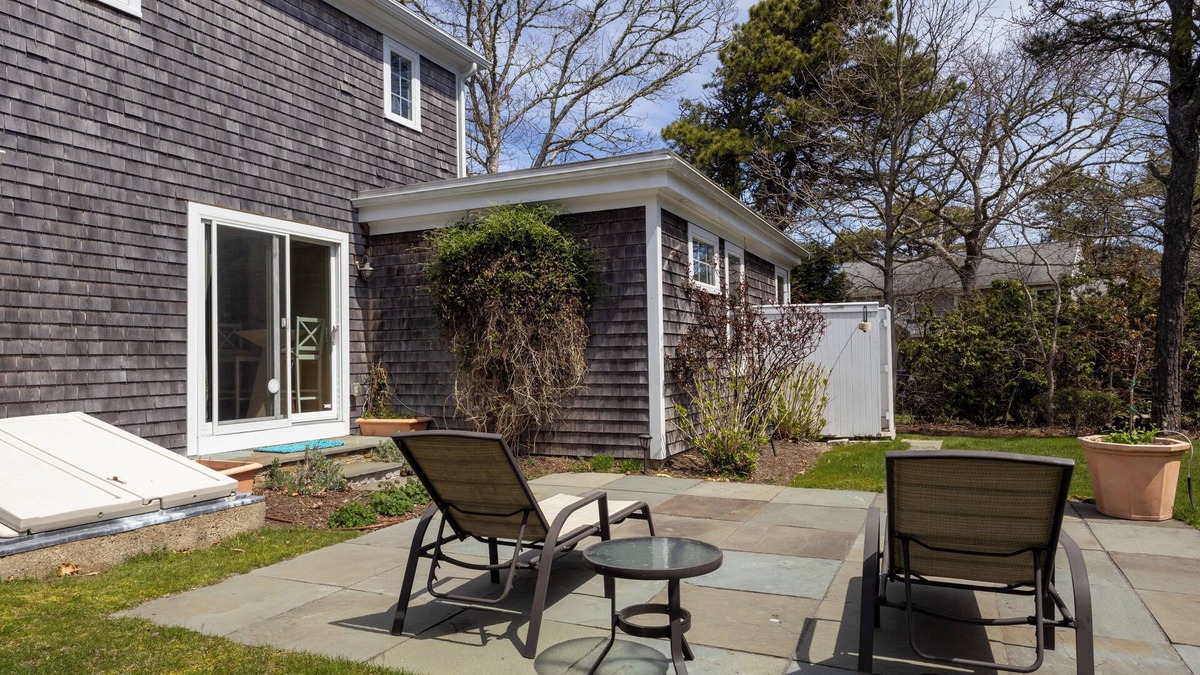Katama House | Charming 2-bedroom house in Katama with WiFi, AC