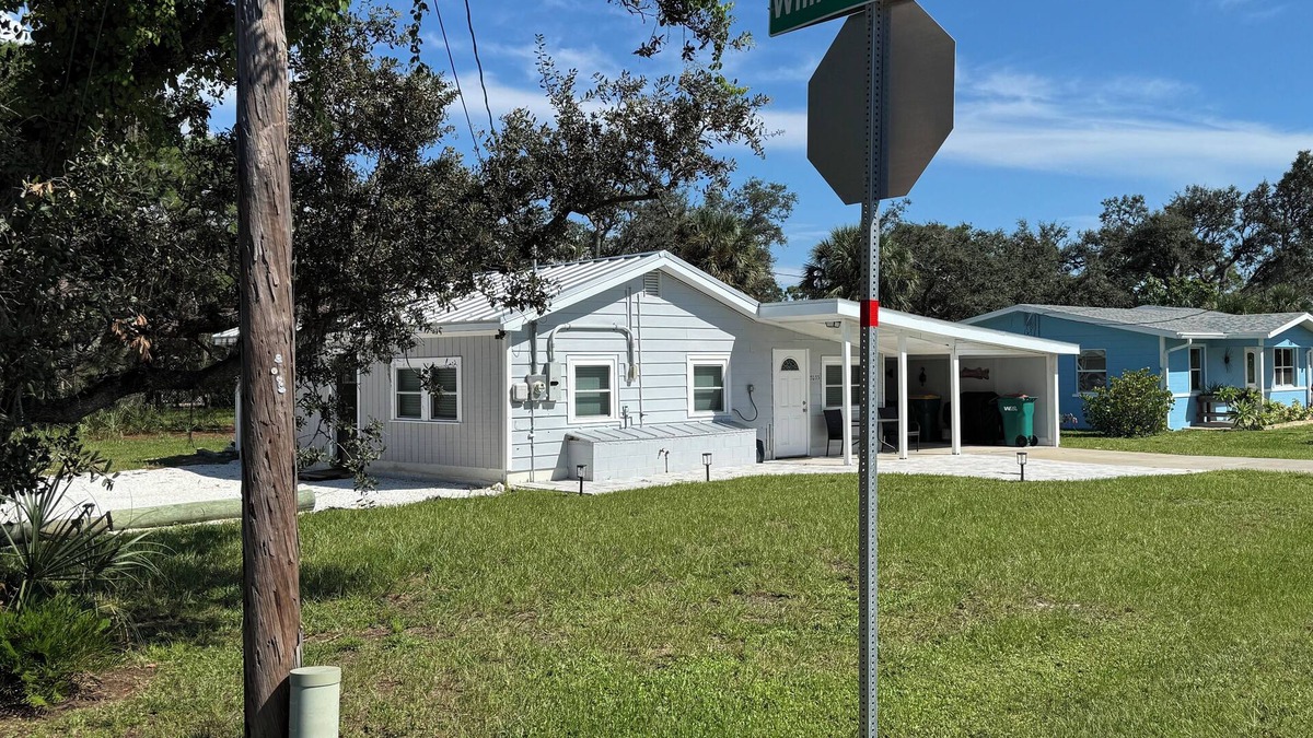 Englewood House | Charming 2-bedroom house in cool Englewood with AC