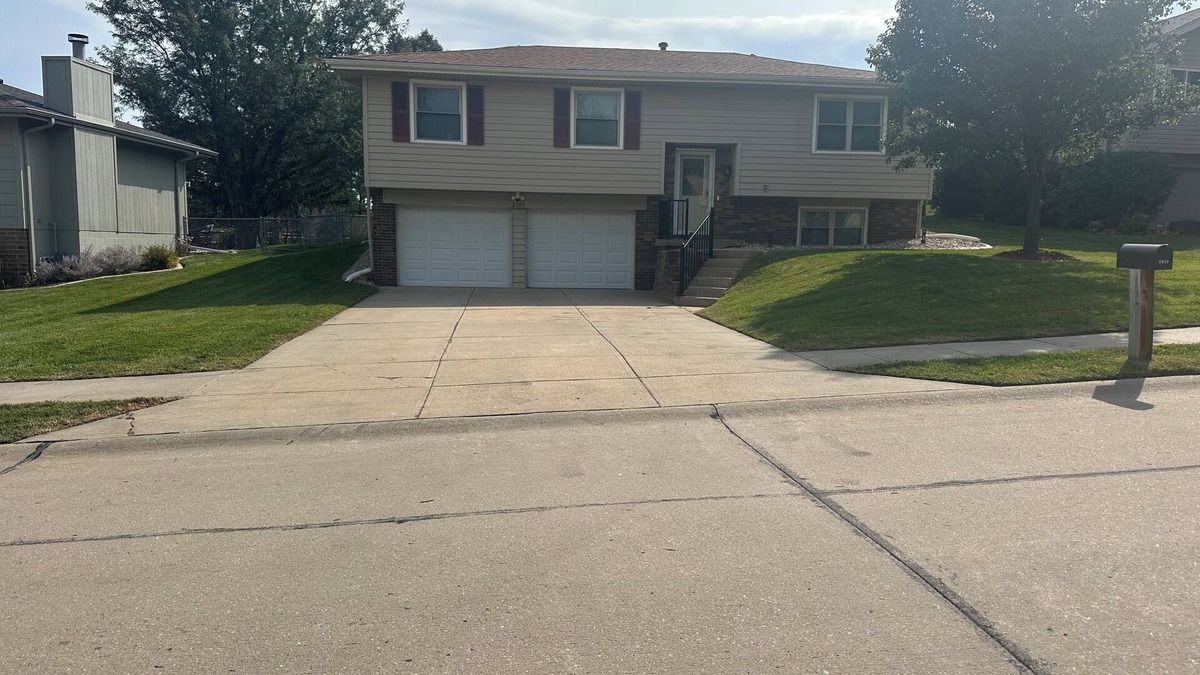 Papillion House | Charming 2-bedroom house in peaceful Papillion with AC