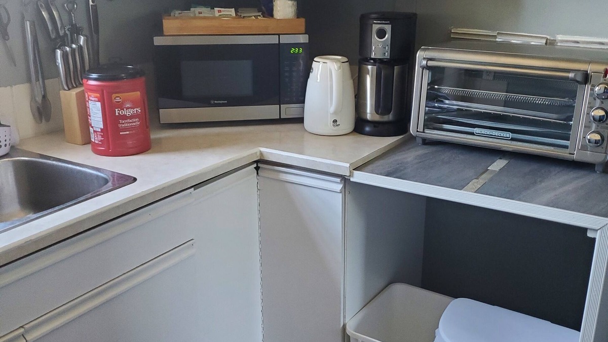 Southwest Mission House | Charming 2-bedroom house in beautiful Kelowna with WiFi, AC