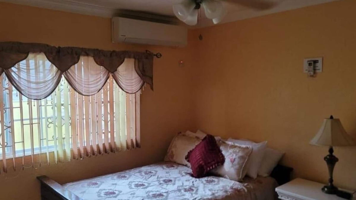 Salt Gut House | Charming 2-bedroom house in marvelous Boscobel with WiFi, AC