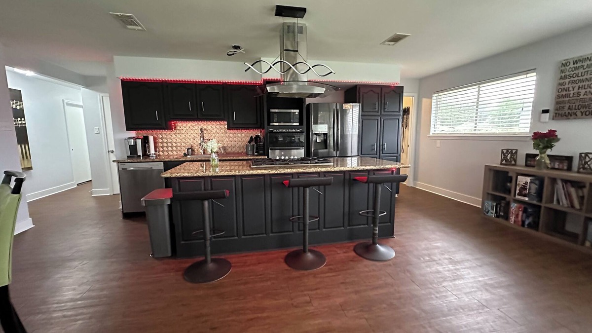 Kenner - Louis Armstrong International Airport House | Charming 2-bedroom house with AC, fitness room and WiFi in adorable Metairie