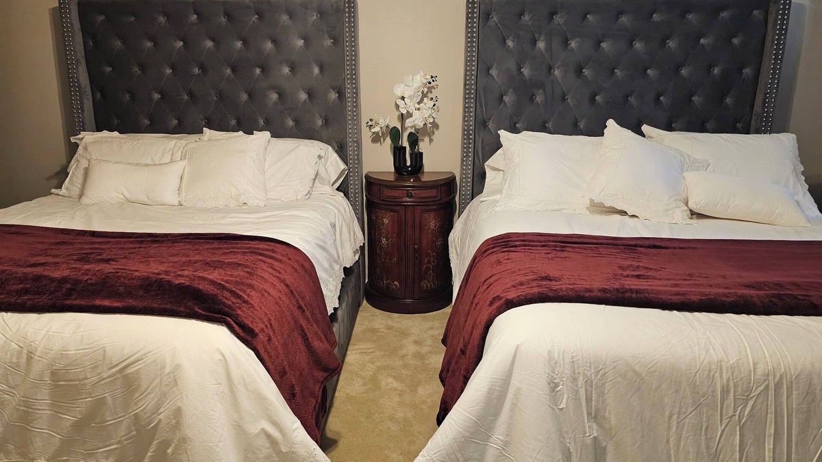 Rosenberg House | Charming 2-bedroom house, with Coworking space, AC, WiFi in welcoming Richmond