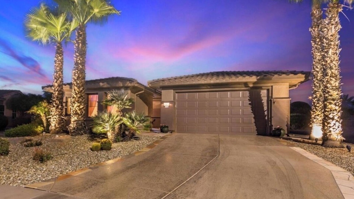 Surprise House | Charming 2-bedroom house + Casita in The Grand, 45+ Community of Surprise,AZ