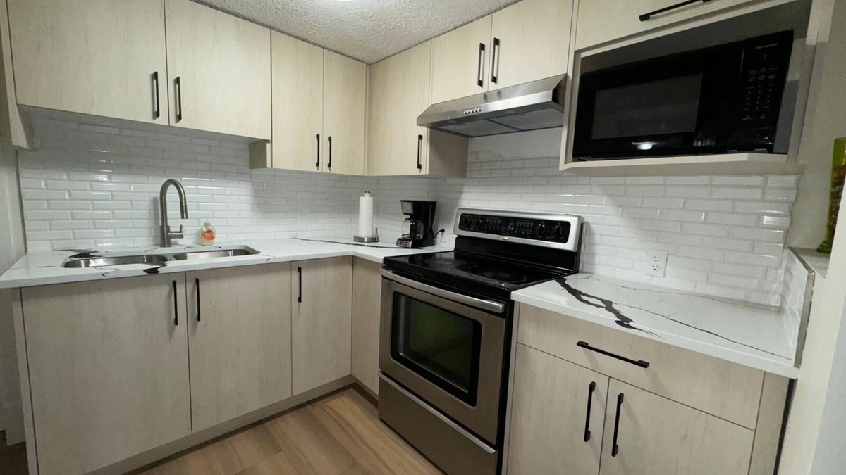 Evanston House | Charming 2-bedroom house in lovely Calgary with WiFi