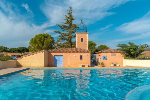 Eyguieres Apartment | Charming 2 bedroom House With Pool