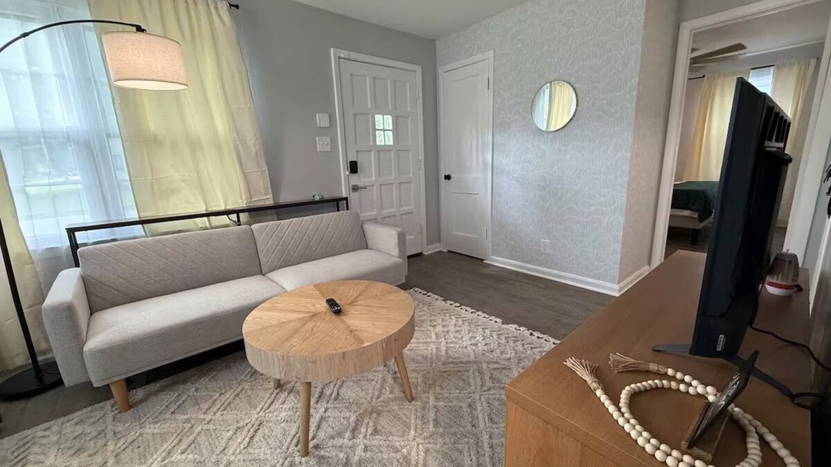 Fremont House | Charming 2-bedroom house in welcoming Fremont with AC