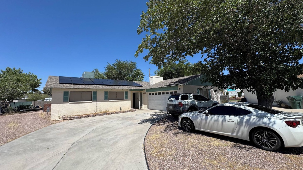 Kingman House | Charming 2-bedroom house in Kingman with WiFi and AC. Rent 2 rooms and save