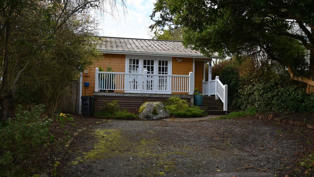 Langley House | Charming 2-bedroom house in downtown Langley.