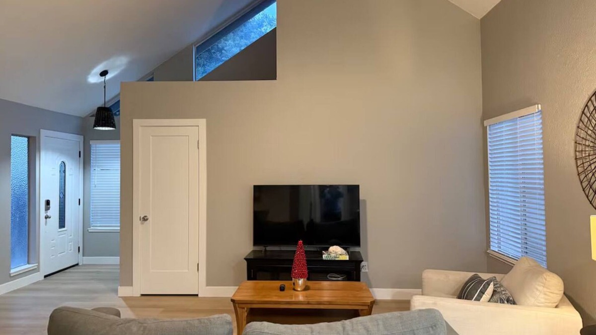 Modesto House | Charming 2-bedroom house with AC in Modesto