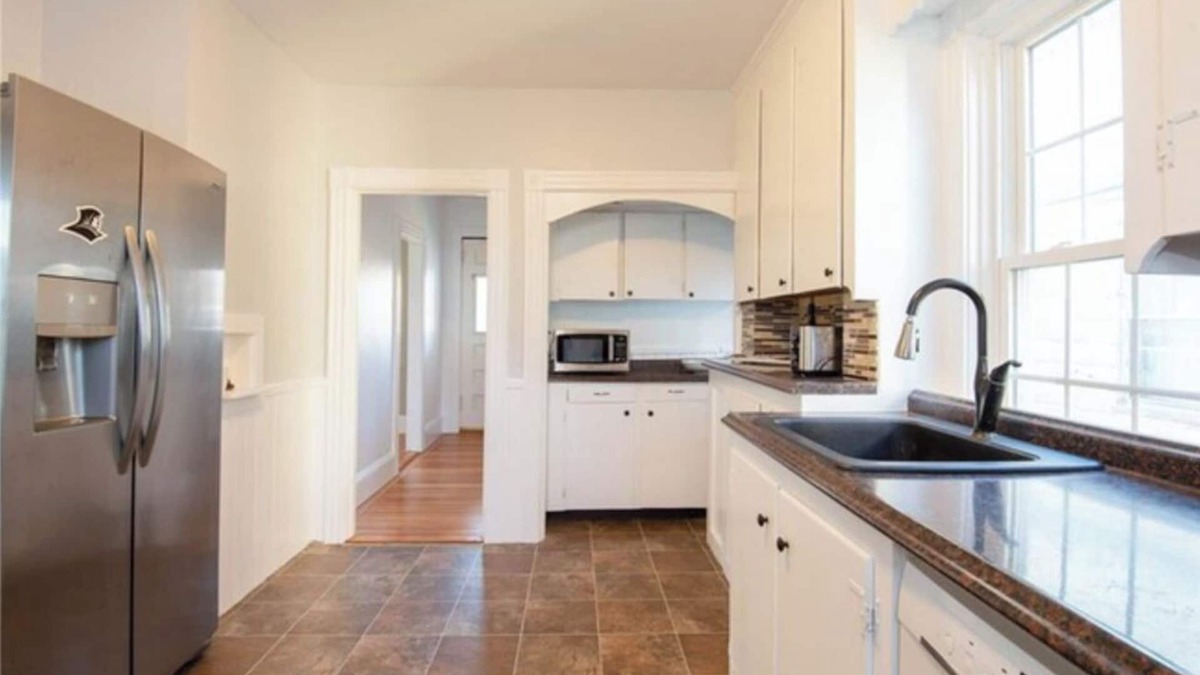Off Broadway House | Charming 2-bedroom House in Newport