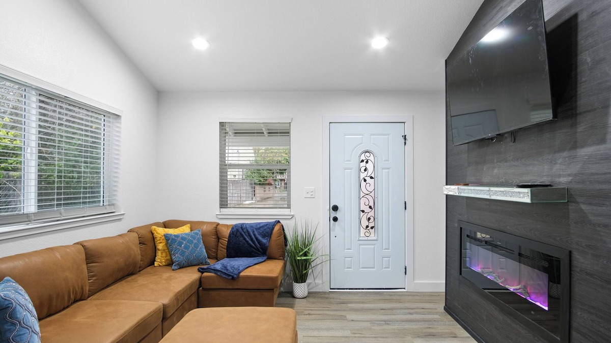 Lodi House | Charming 2-bedroom house in lovely Lodi with WiFi, AC