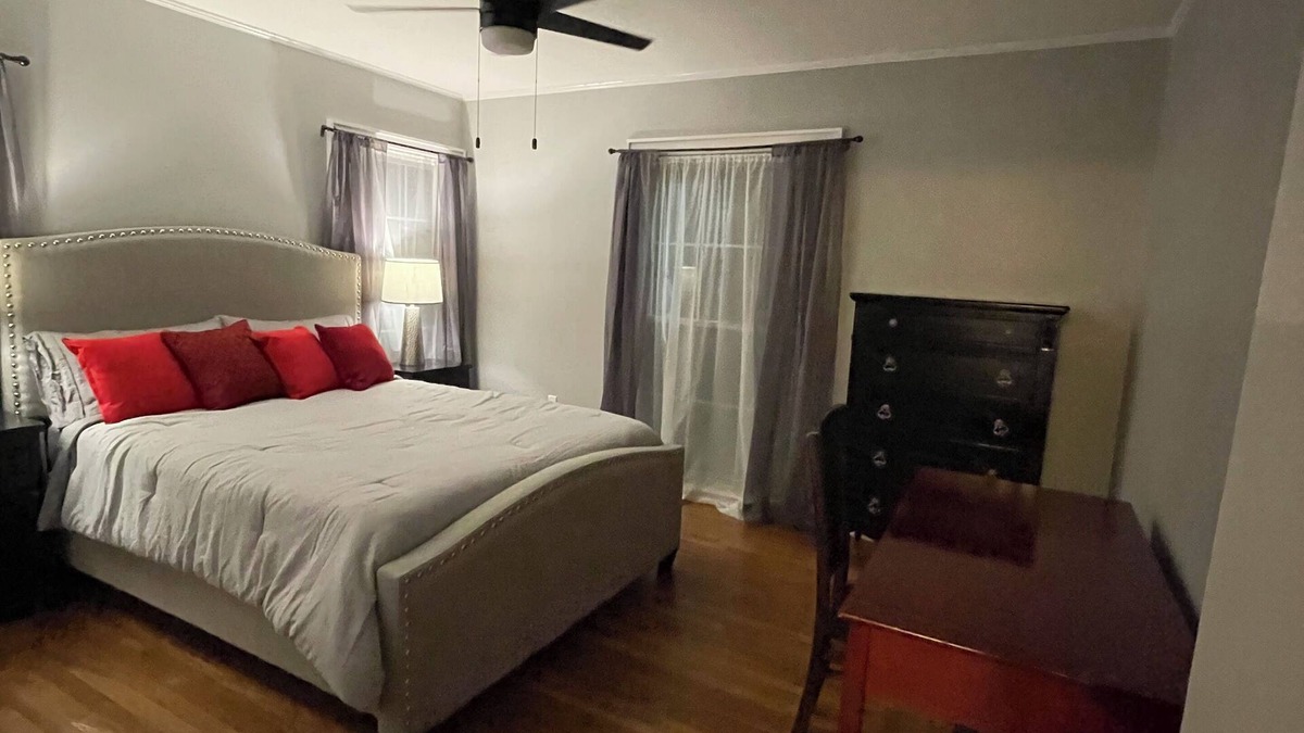 Oak Cliff House | Charming 2-bedroom house in Dallas with AC