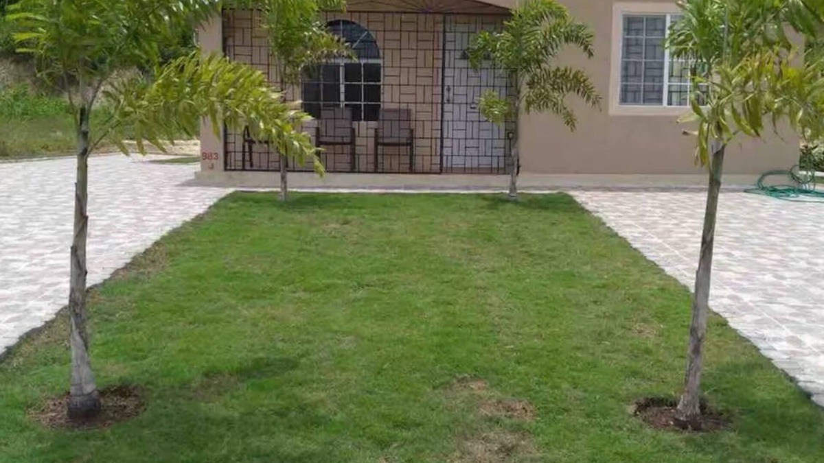 Montego Bay House | Charming 2-bedroom bungalow with WiFi and AC in Montego Bay