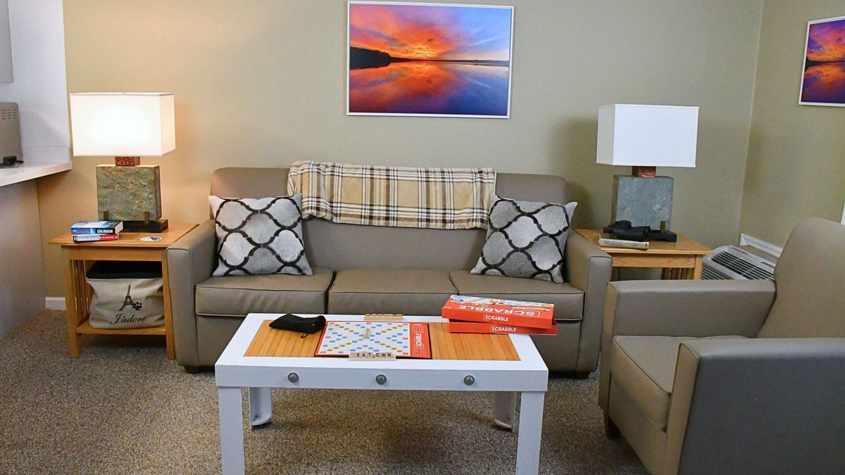Greentown Condo | Charming 2-Bedroom Lake Wallenpaupack Condo with Included Boat Slip