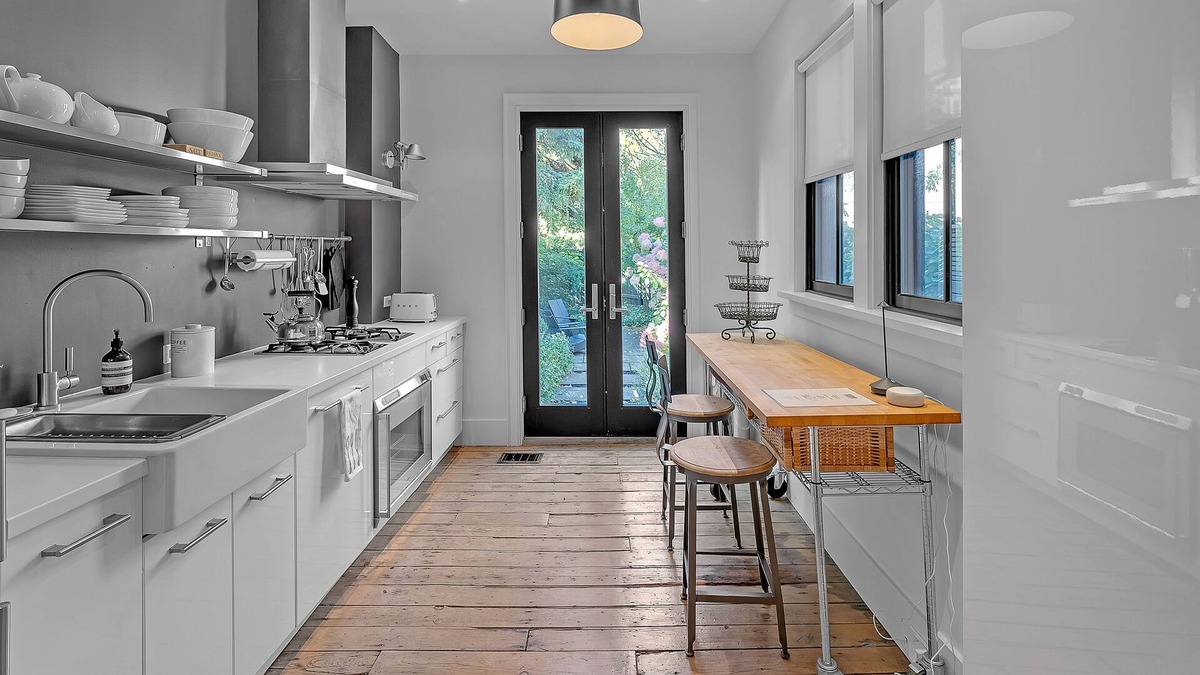 Riverside House | Charming 2-Bedroom Leslieville Gem with Private Backyard and More!
