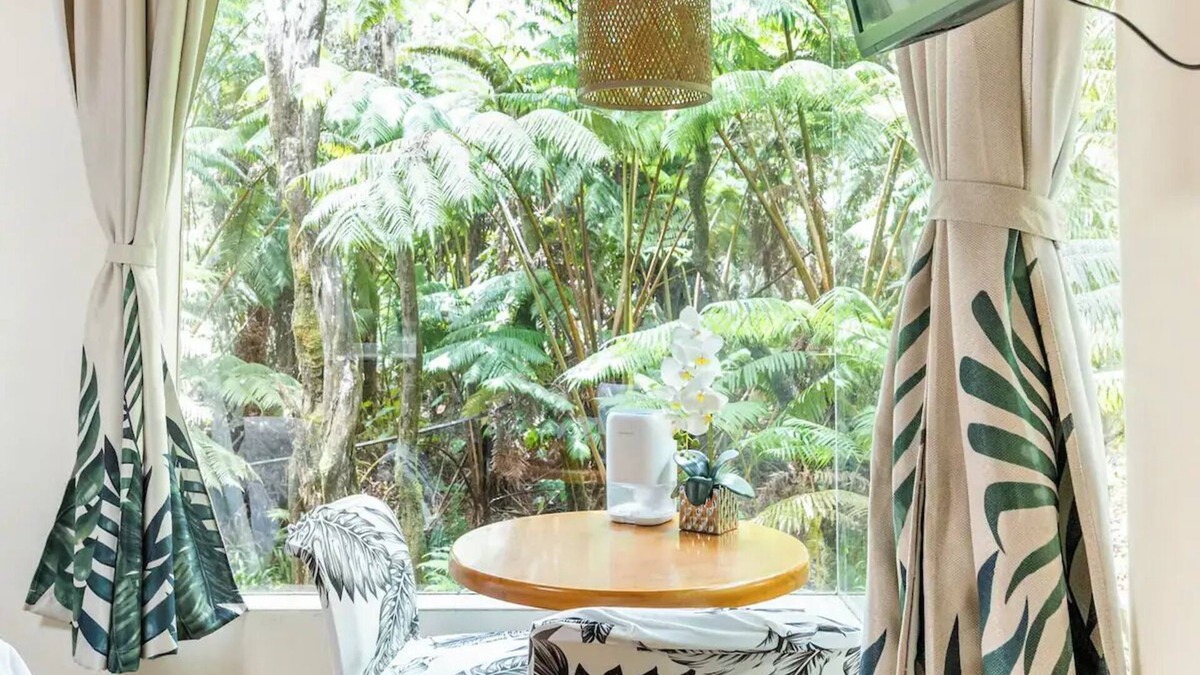 Volcano Cabin | Charming 2-bedroom lodge in beautiful Volcano with Hot Tub