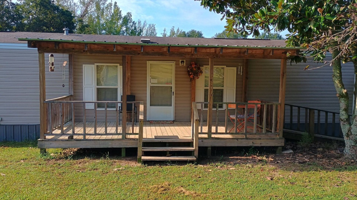 Langley House | Charming 2-bedroom mobile home in tranquil Langley, AR, with AC