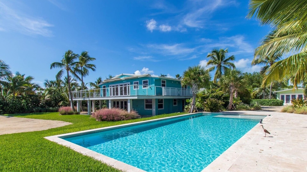 Islamorada House | Charming 2 Bedroom Oceanfront Cottage with Pool and Dockage